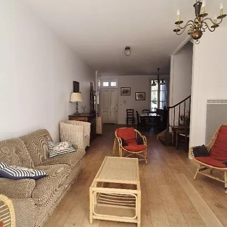 Maison Spacieuse Proche - 9 Pers. - Fr-1-879-18